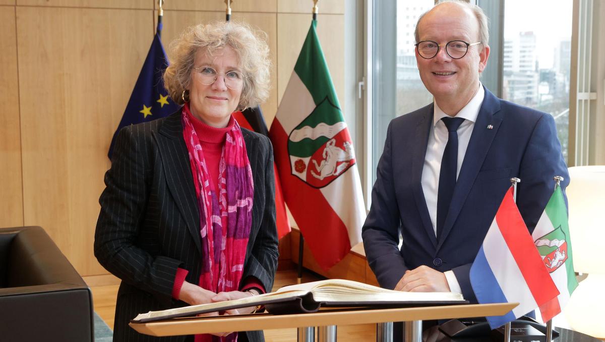 Landtagspräsident André Kuper empfing die neue Generalkonsulin der Niederlande in Düsseldorf, Hannah Tijmes.