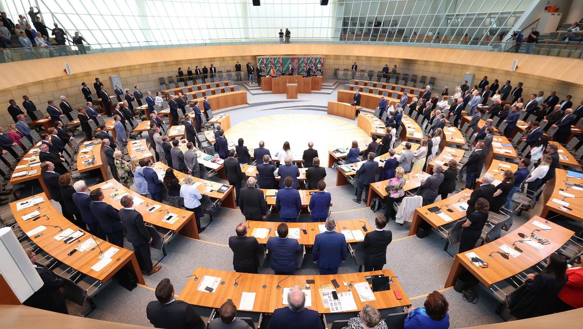 Dem neuen Landtag gehören 195 Abgeordnete an.