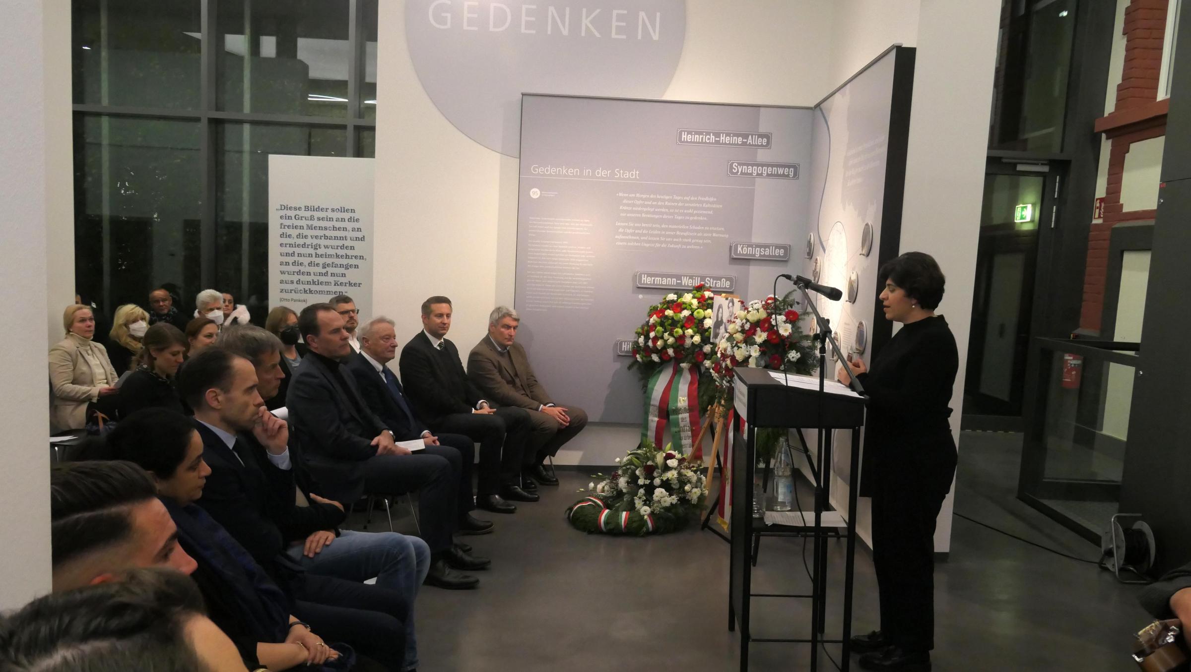 Landtagsvizepräsidentin Behrivan Aymaz bei der Gedenkfeier zum 80. Jahrestages des Auschwitz-Erlasses.