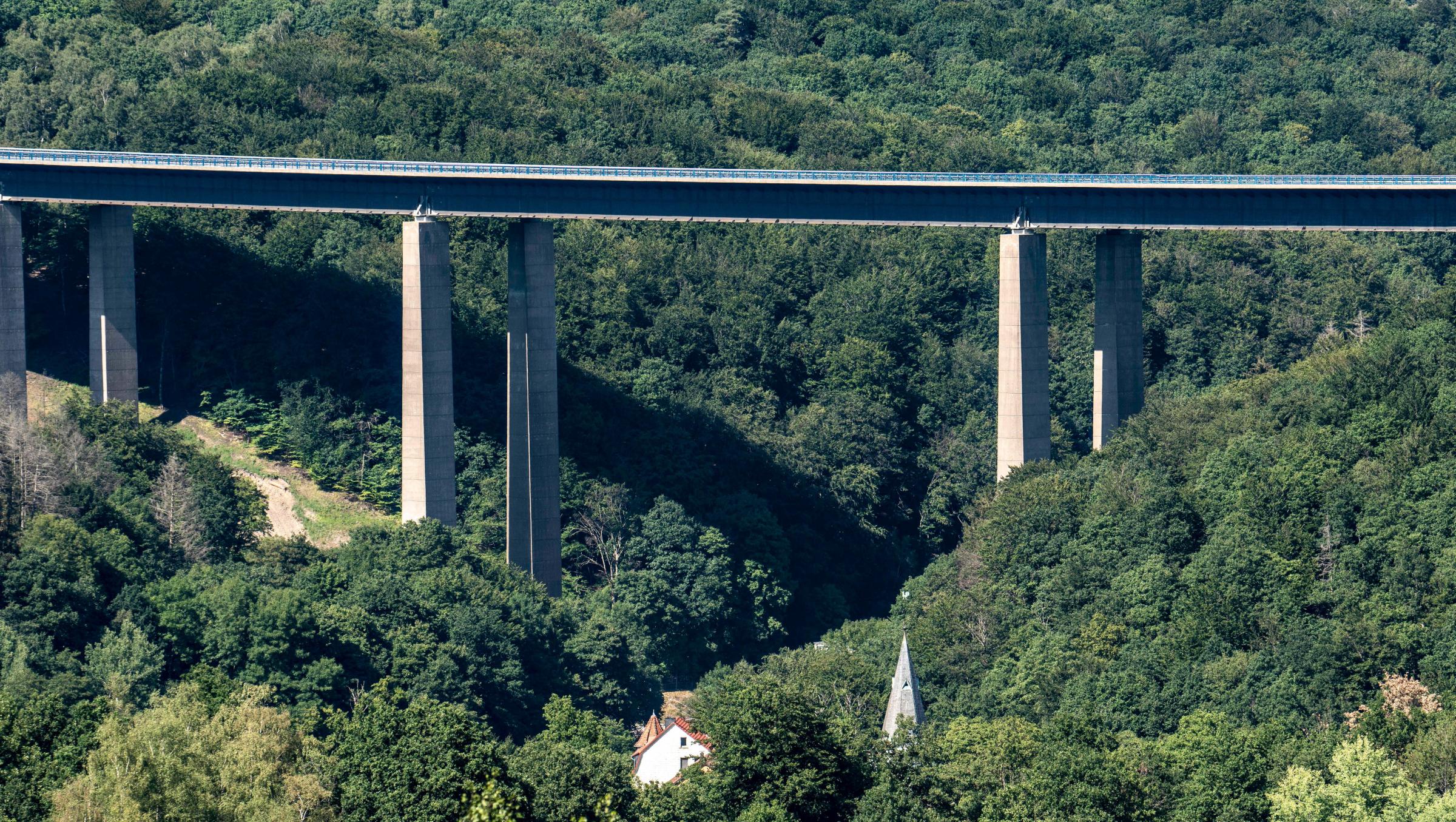 Die einsturzgefährdete Rahmedetalbrücke auf der A 45 bei Lüdenscheid ist seit Dezember 2021 gesperrt. 