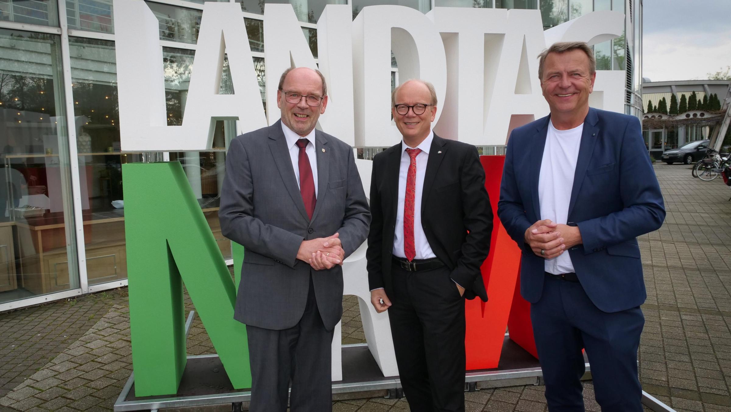 Präsident André Kuper (M.) mit den Vizepräsidenten Rainer Schmeltzer (l.) und Christof Rasche in Lünen. 
