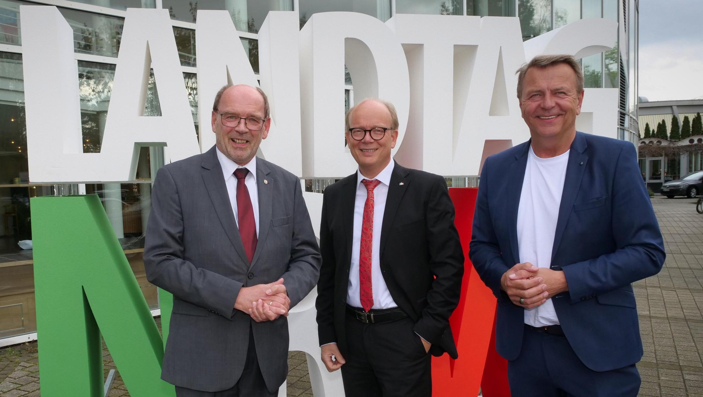 Präsident André Kuper (M.) mit den Vizepräsidenten Rainer Schmeltzer (l.) und Christof Rasche in Lünen.